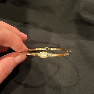Ronaldo, size 7, gold bracelet with single pearl on top